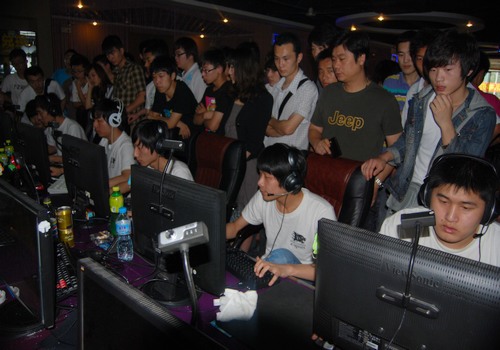 Top Esports 和 Anyone’s Legend 在 LPL Split 2 2025 中取得胜利