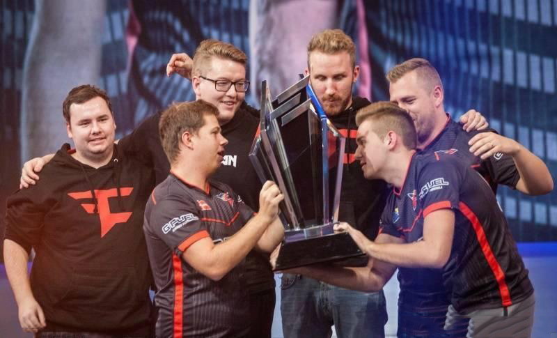 今天的转会摘要： Invictus Gaming 的“全明星”战队组建完成！ Scout 加入 JD Gaming ，与 Peyz 组成“Korean Double C”