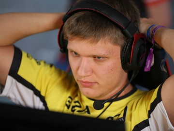 Royal Never Give Up 官方推特：我们离破产还远着呢。拿个假奖杯总比一无所有好吧？