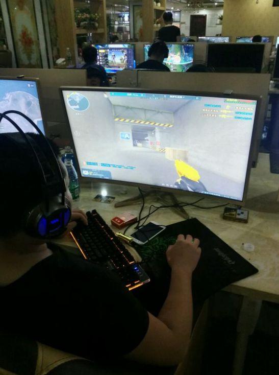 明天B组的首发阵容已公布：元神会带领 Royal Never Give Up 证明自己，还是 Shanks 会带领 Anyone's Legend B组去欺负弱队？